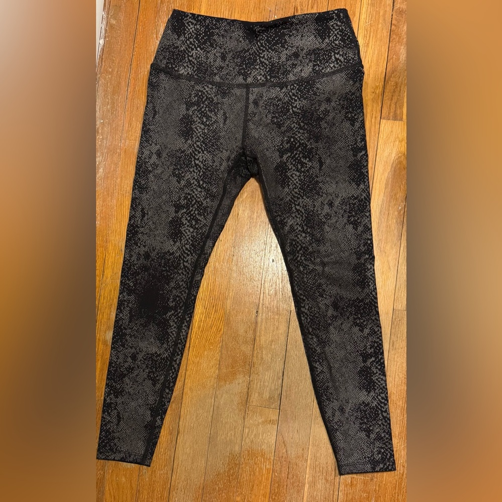 Beyond Yoga Viper Black High Waisted Power Shine Legging Textured Snake-Print - Picture 6 of 7